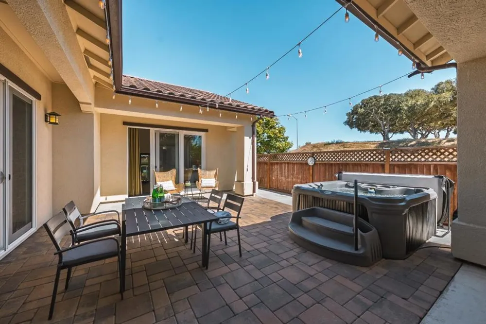 18402 McClellan Circle Marina, CA 93933