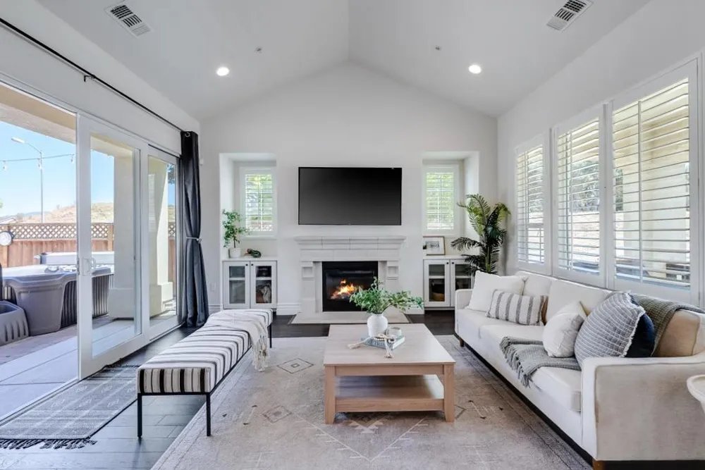 18402 McClellan Circle Marina, CA 93933