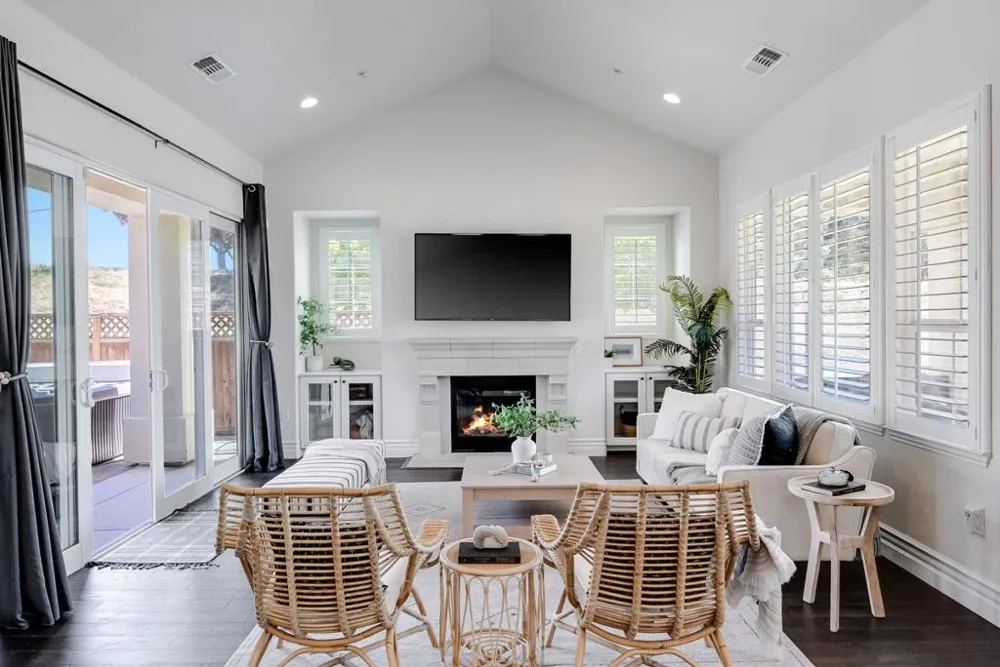 18402 McClellan Circle Marina, CA 93933
