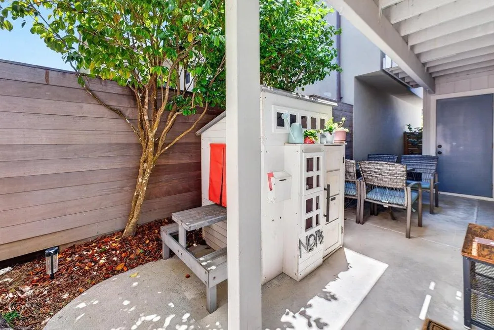 100 Oakland Capitola, CA 95010