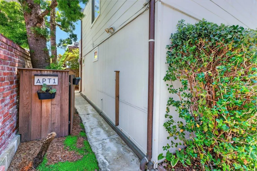 100 Oakland Capitola, CA 95010