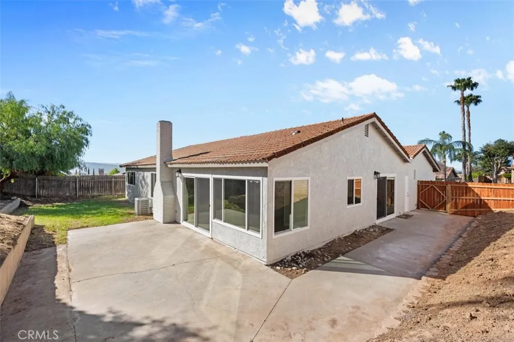 2905 Overland Court Highland, CA 92346
