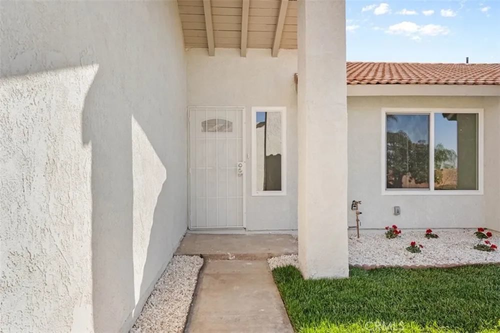 2905 Overland Court Highland, CA 92346