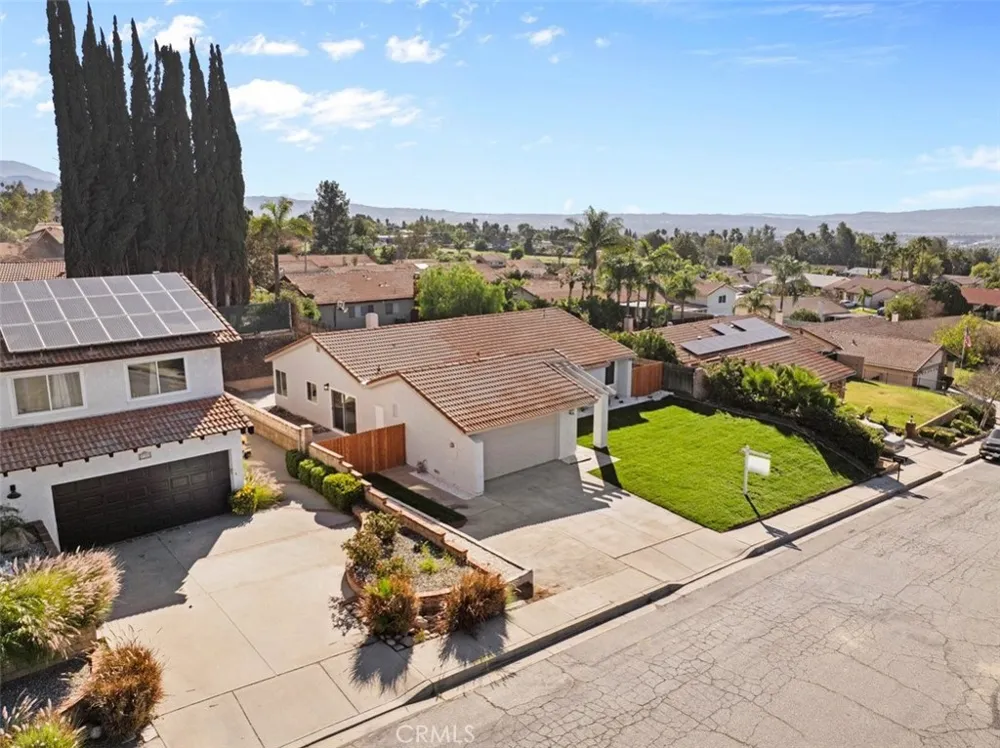 2905 Overland Court Highland, CA 92346