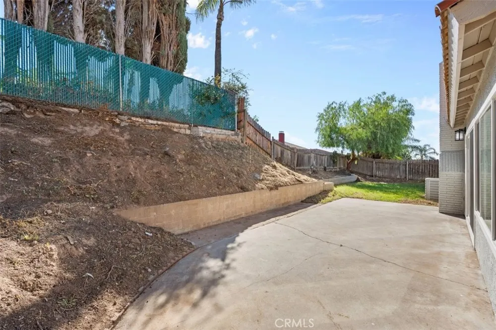 2905 Overland Court Highland, CA 92346