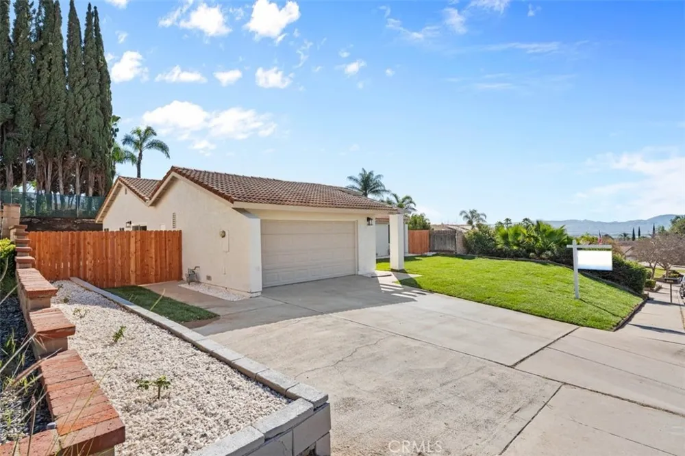 2905 Overland Court Highland, CA 92346