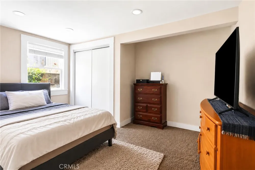 1394 Raymond Pasadena, CA 91103