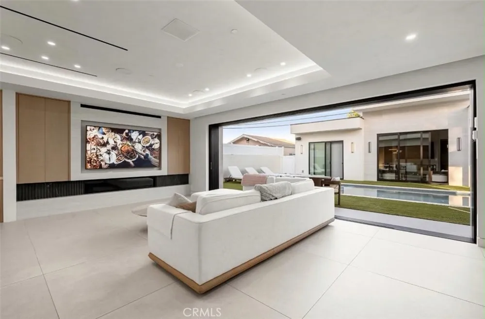 5028 Lindley Encino, CA 91316