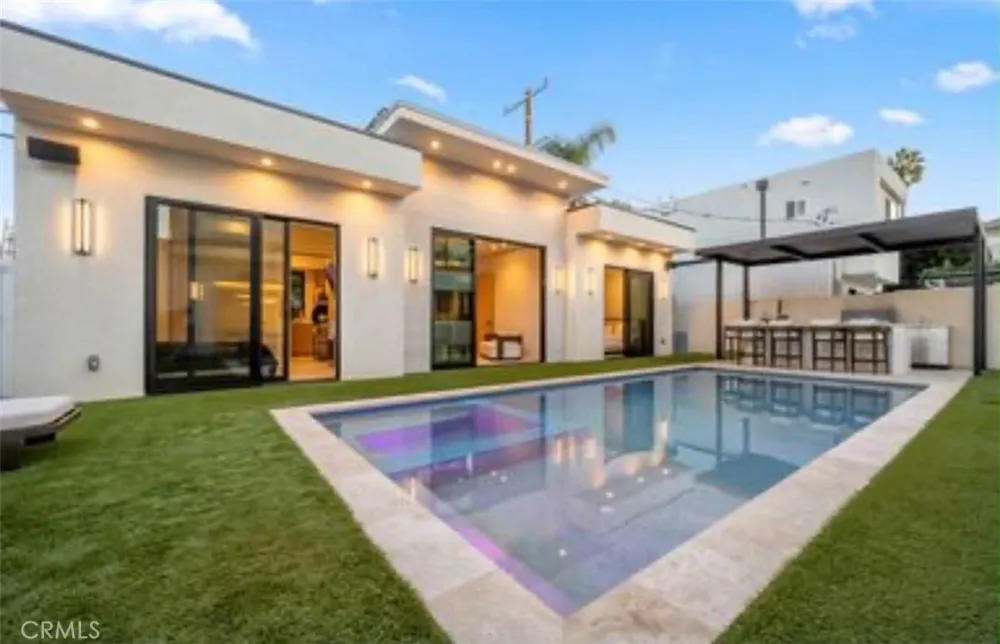 5028 Lindley Encino, CA 91316