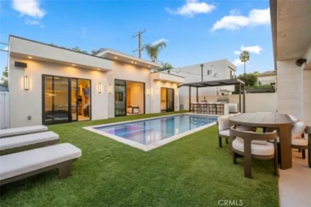 5028 Lindley Encino, CA 91316