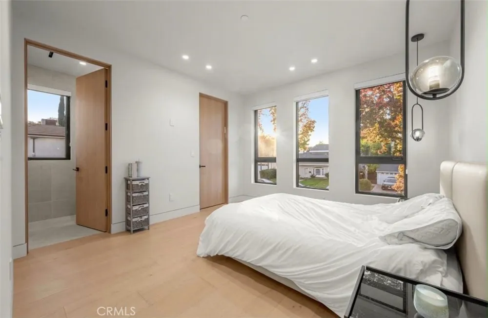 5028 Lindley Encino, CA 91316