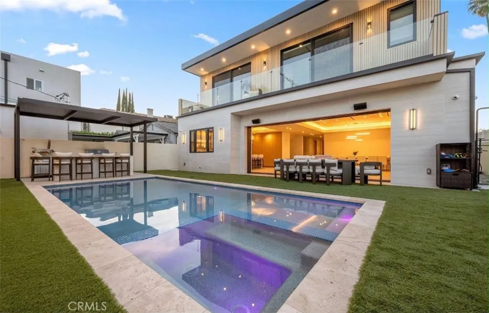 5028 Lindley Encino, CA 91316