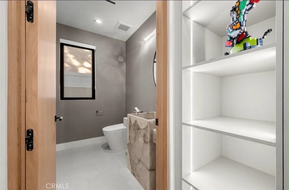 5028 Lindley Encino, CA 91316