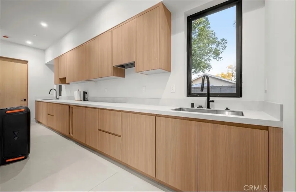 5028 Lindley Encino, CA 91316