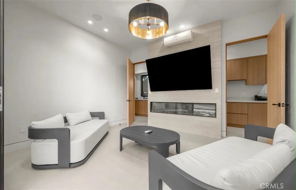 5028 Lindley Encino, CA 91316