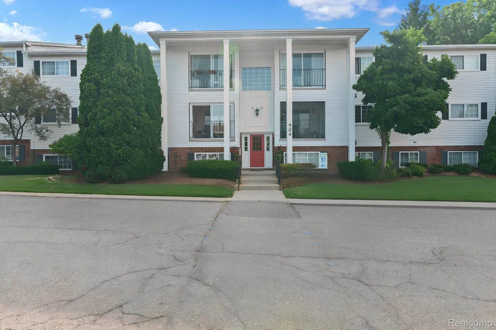 424 Baldwin Avenue #81 Rochester City, MI 48307