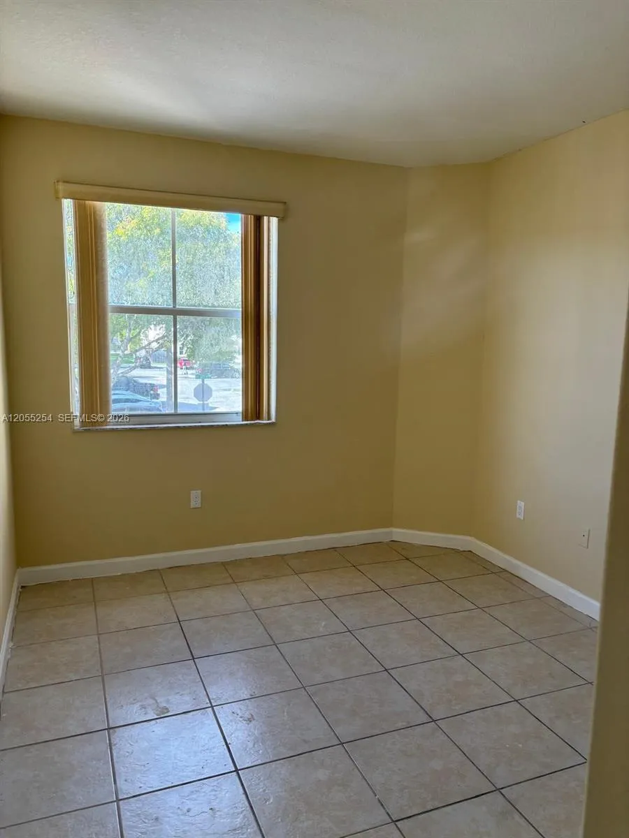 1568 SE 26th St #204 Homestead, FL 33035