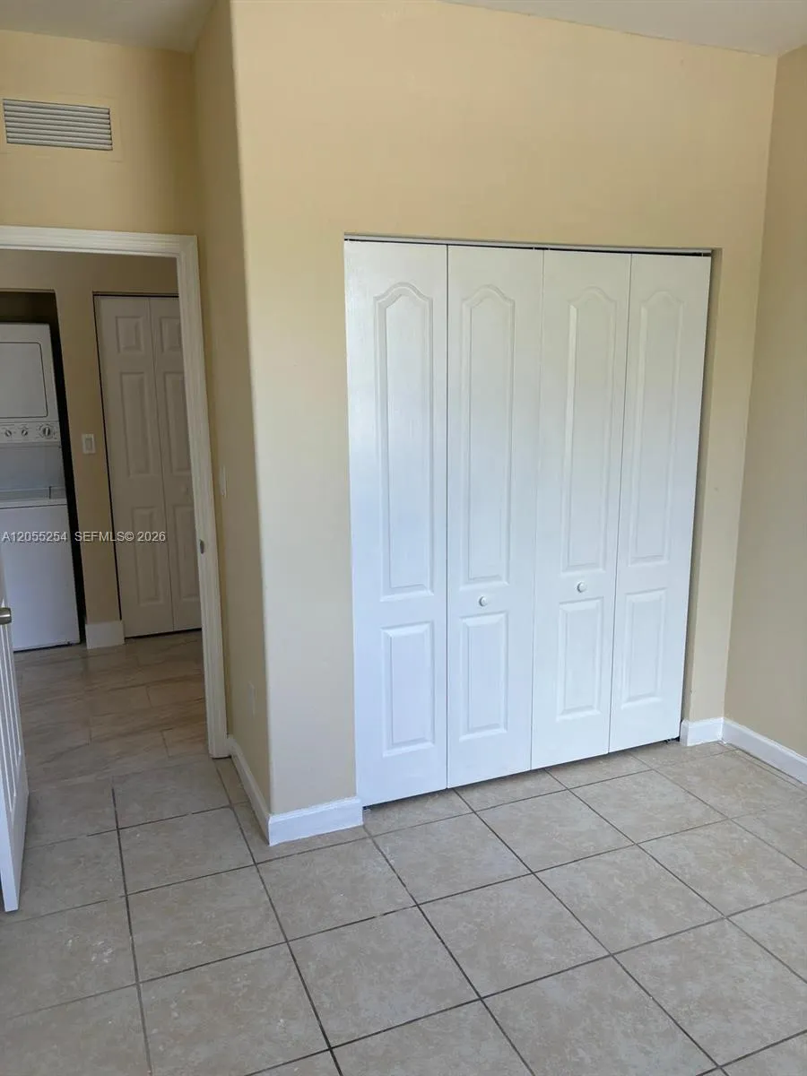 1568 SE 26th St #204 Homestead, FL 33035