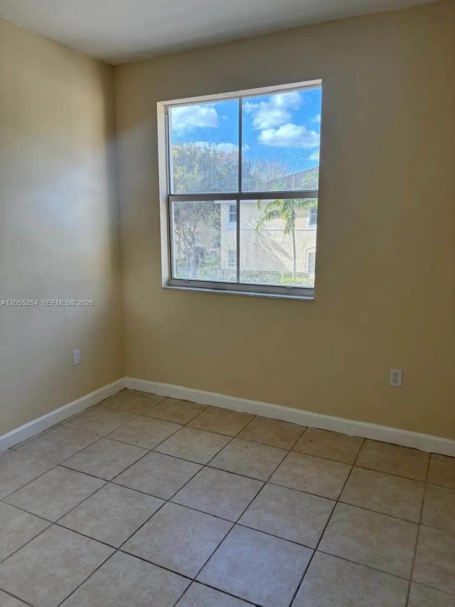 1568 SE 26th St #204 Homestead, FL 33035