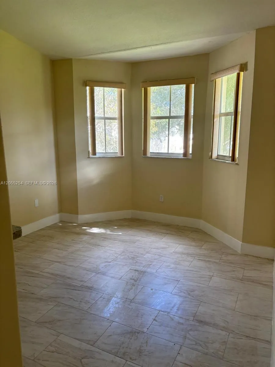1568 SE 26th St #204 Homestead, FL 33035