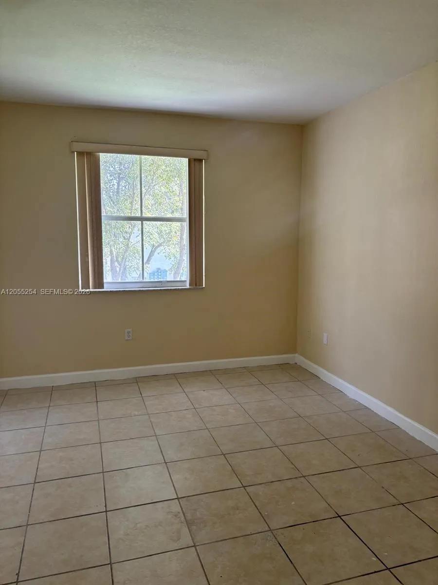 1568 SE 26th St #204 Homestead, FL 33035