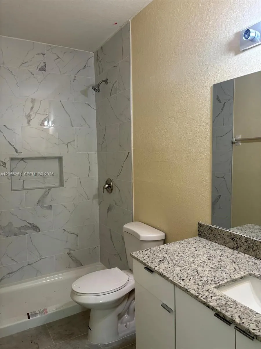 1568 SE 26th St #204 Homestead, FL 33035