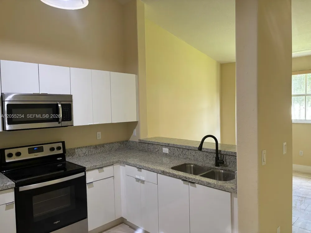 1568 SE 26th St #204 Homestead, FL 33035