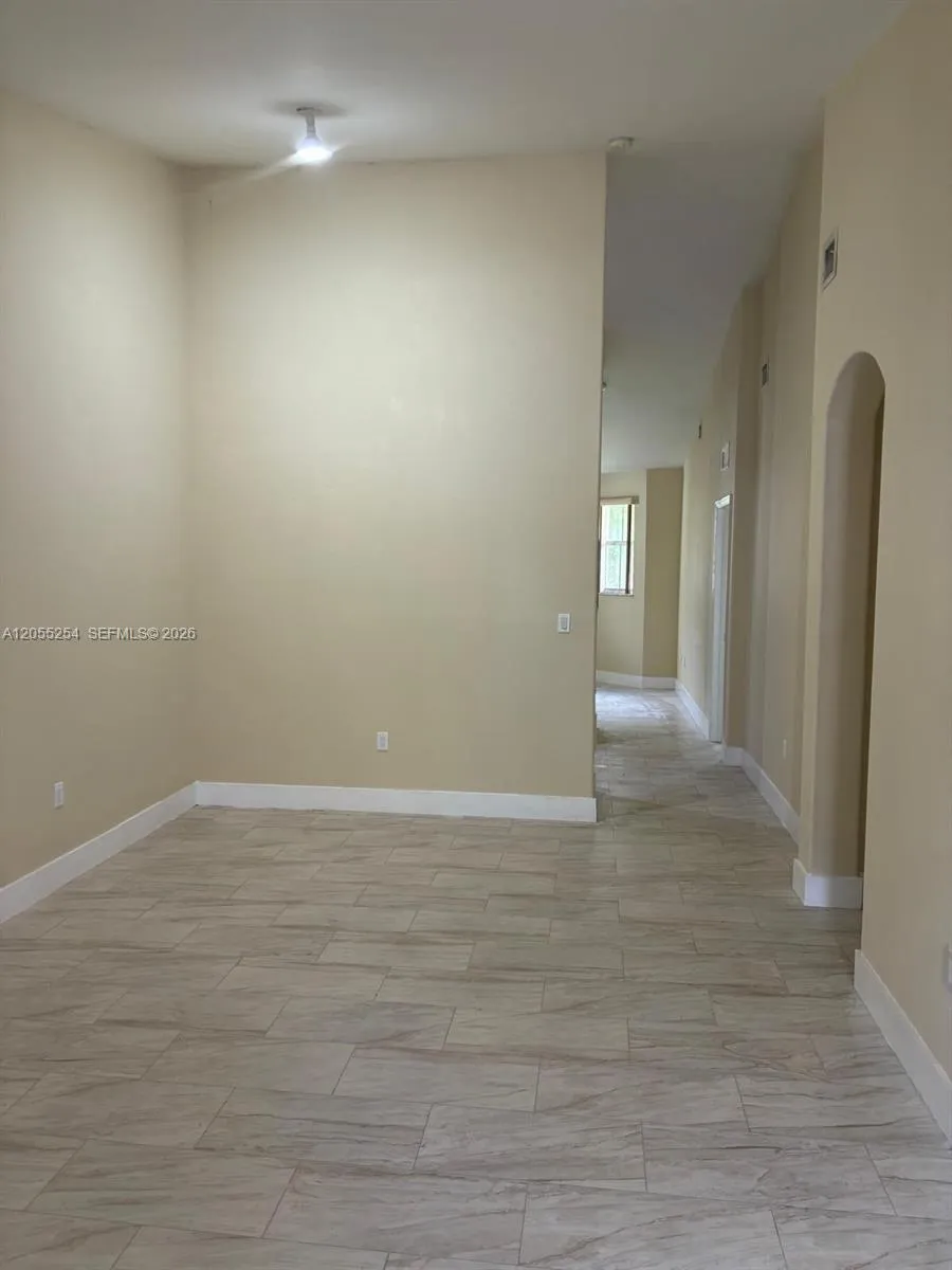 1568 SE 26th St #204 Homestead, FL 33035
