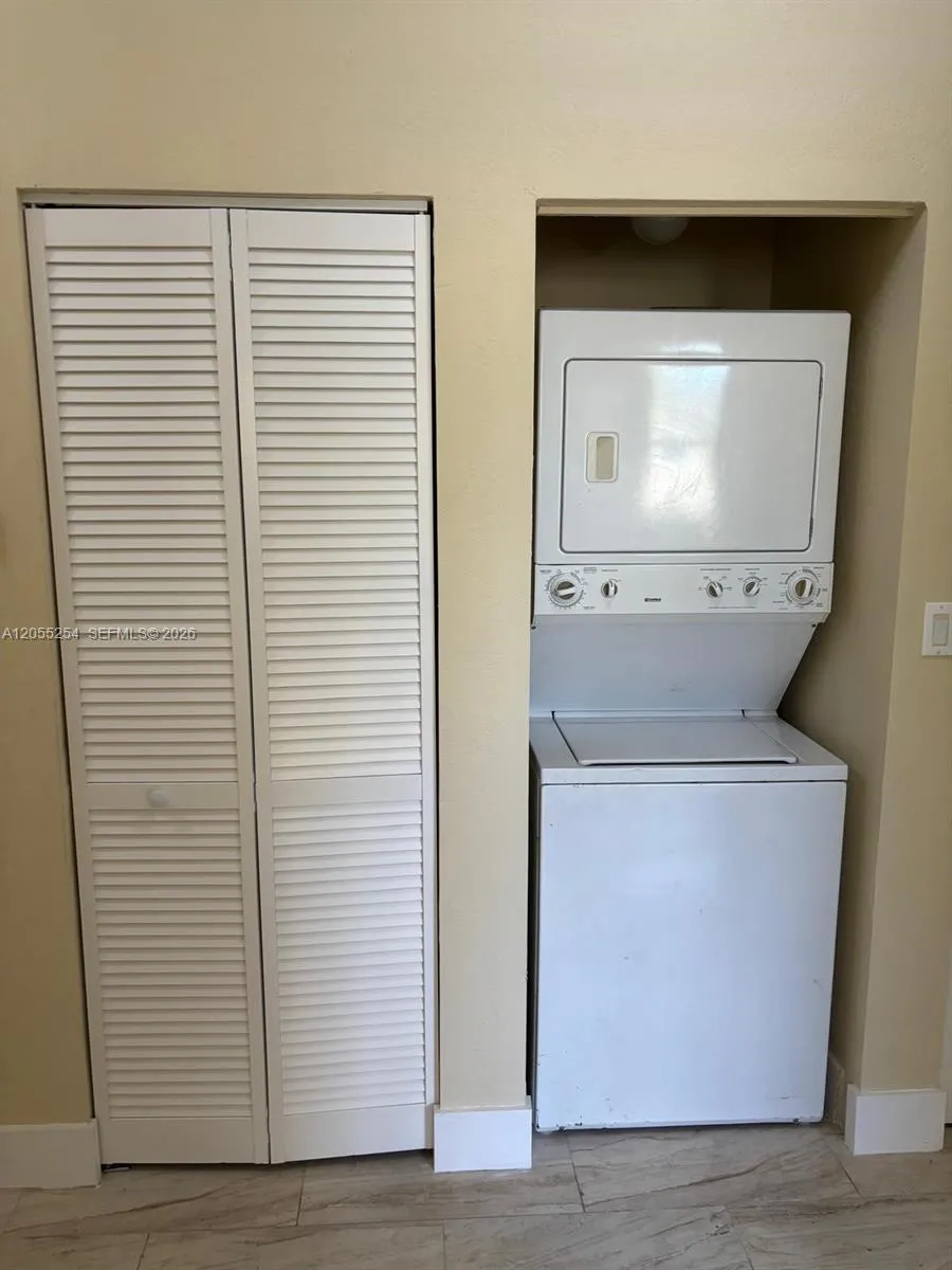 1568 SE 26th St #204 Homestead, FL 33035
