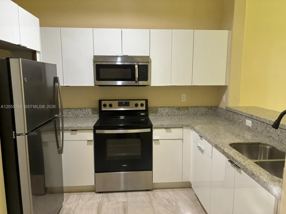 1568 SE 26th St #204 Homestead, FL 33035