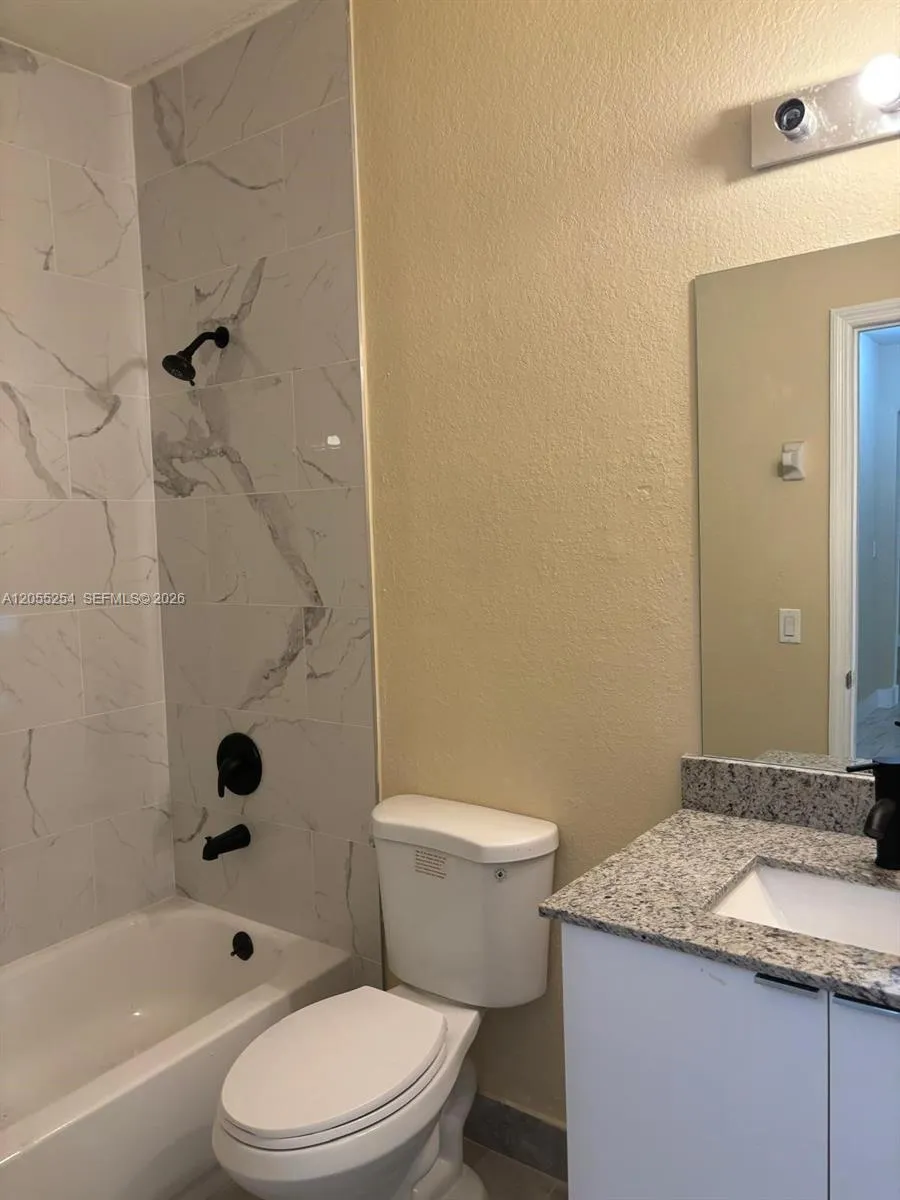 1568 SE 26th St #204 Homestead, FL 33035