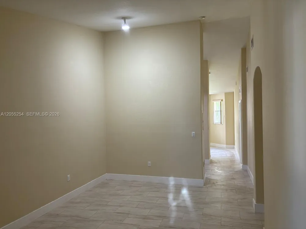 1568 SE 26th St #204 Homestead, FL 33035