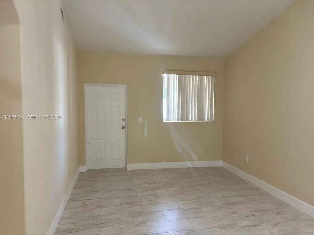 1568 SE 26th St #204 Homestead, FL 33035