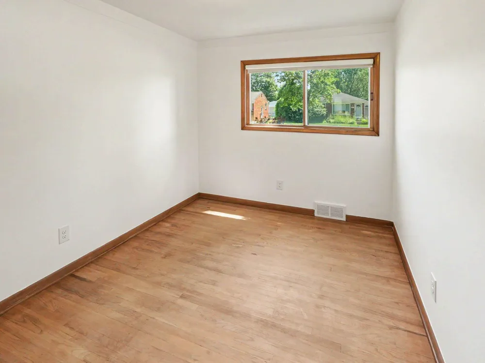 32740 Grandview Avenue Westland, MI 48186