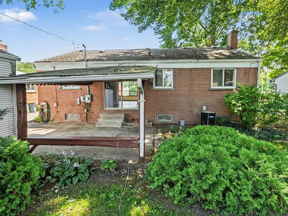 32740 Grandview Avenue Westland, MI 48186