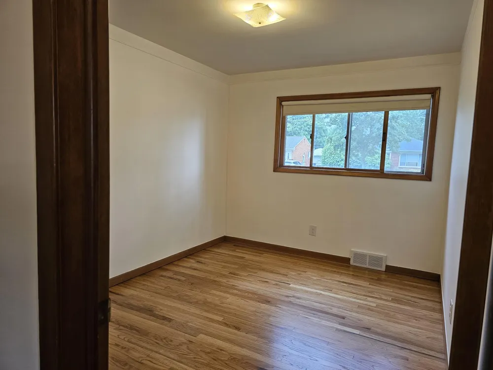 32740 Grandview Avenue Westland, MI 48186