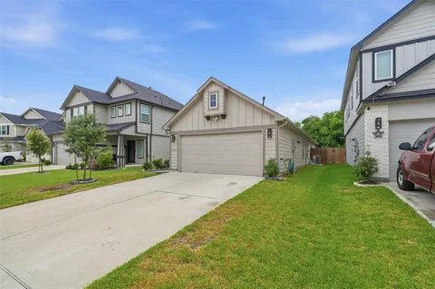 2742 Oakleaf Ash Lane