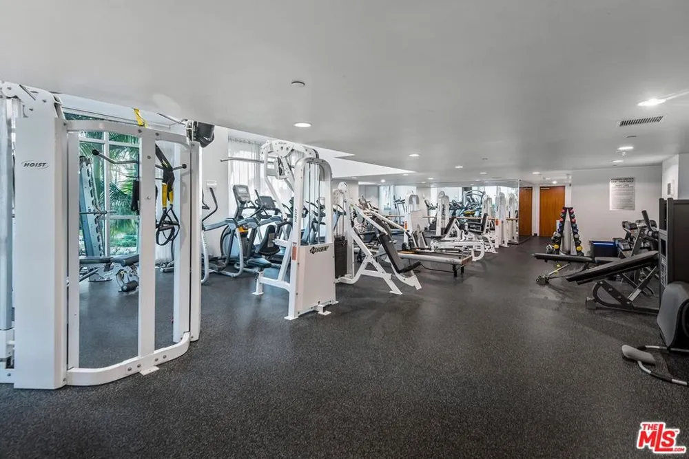 13650 Marina Pointe Drive #704 Marina del Rey, CA 90292