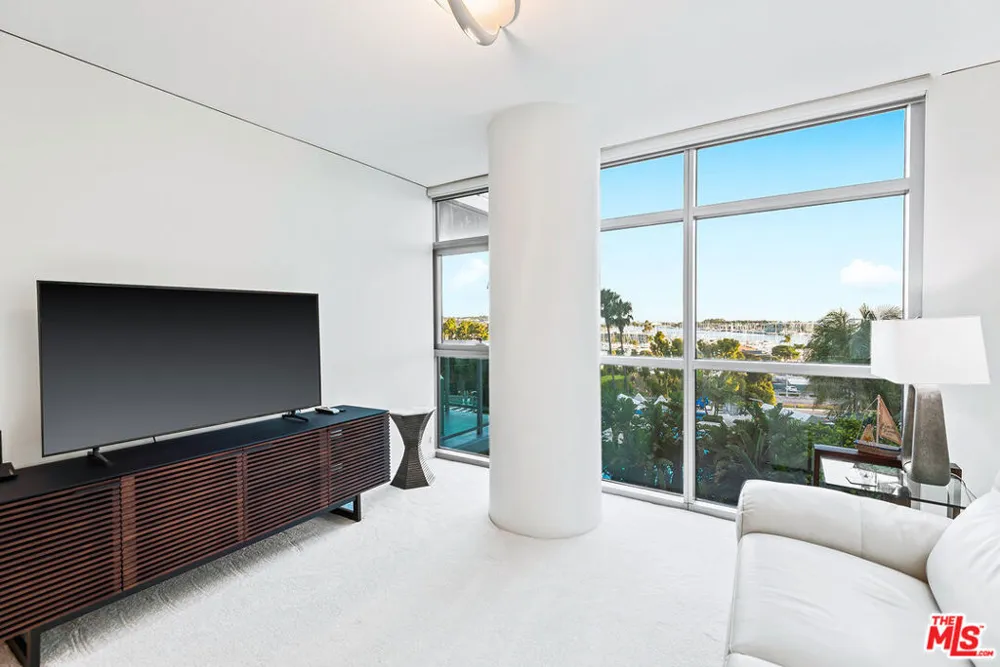 13650 Marina Pointe Drive #704 Marina del Rey, CA 90292