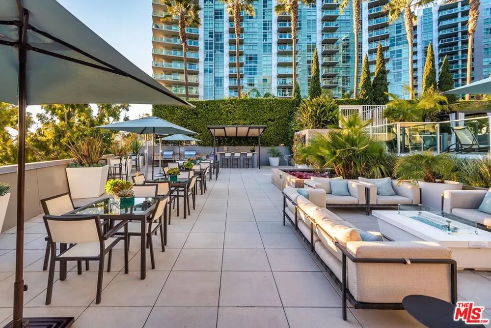 13650 Marina Pointe Drive #704 Marina del Rey, CA 90292