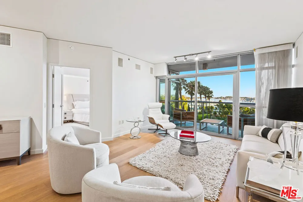 13650 Marina Pointe Drive #704 Marina del Rey, CA 90292