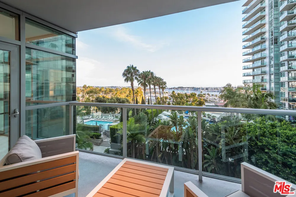 13650 Marina Pointe Drive #704 Marina del Rey, CA 90292