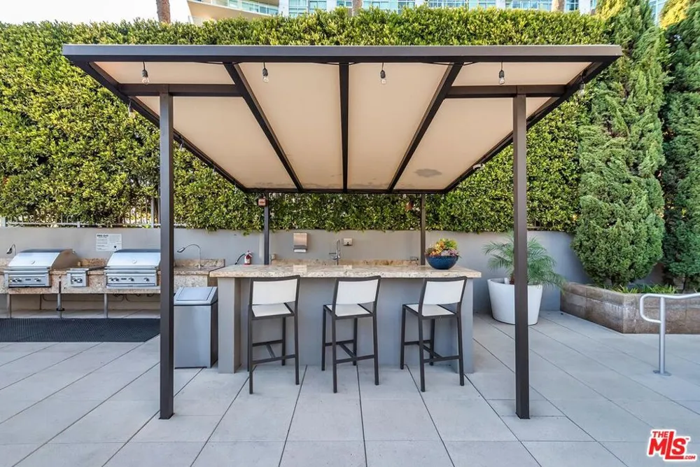 13650 Marina Pointe Drive #704 Marina del Rey, CA 90292