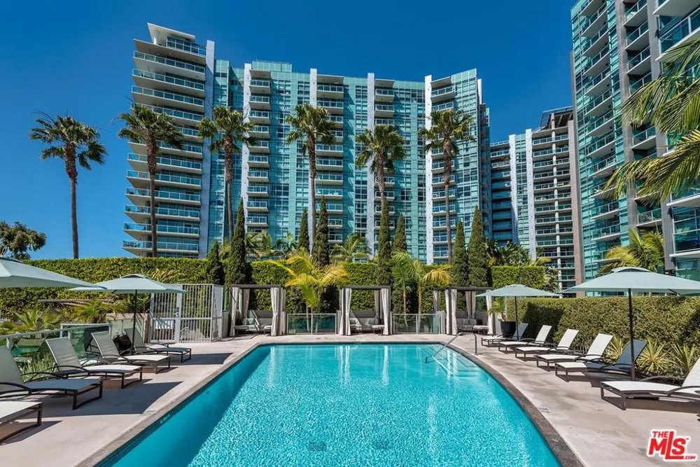 13650 Marina Pointe Drive #704 Marina del Rey, CA 90292