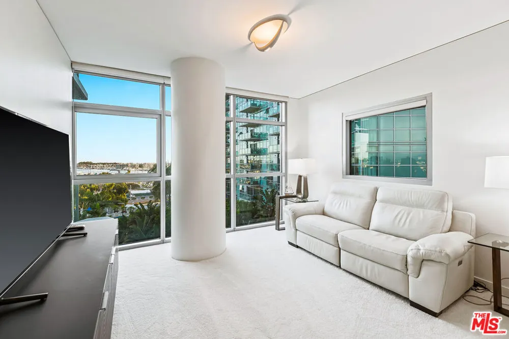 13650 Marina Pointe Drive #704 Marina del Rey, CA 90292