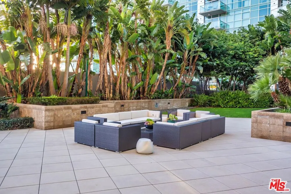 13650 Marina Pointe Drive #704 Marina del Rey, CA 90292