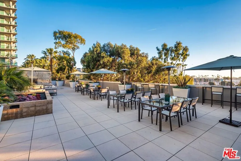 13650 Marina Pointe Drive #704 Marina del Rey, CA 90292