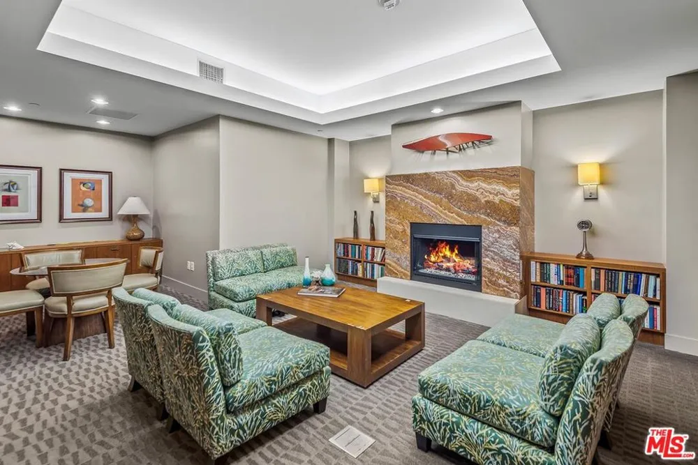 13650 Marina Pointe Drive #704 Marina del Rey, CA 90292