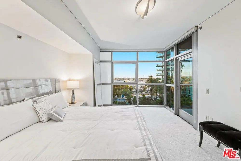13650 Marina Pointe Drive #704 Marina del Rey, CA 90292
