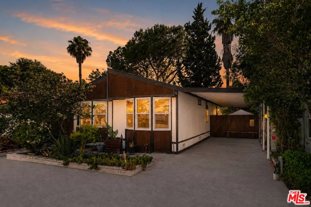 1165 Cherokee Topanga, CA 90290